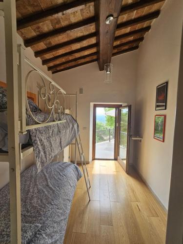 Stanza doppia con letto a castello